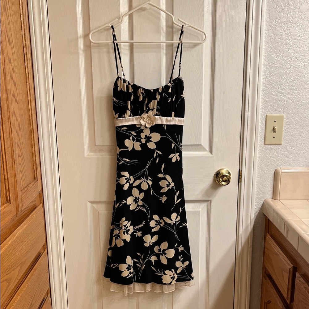 Chic Black and Cream Floral Mini Dress